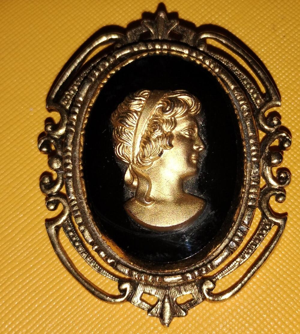 Vintage Black Glass Cameo Brooch Victorian Revival Gold Tone 2.25"